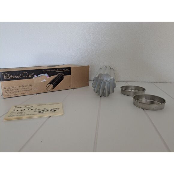 The Pampered Chef Scalloped Bread Tube, model #1565 - Picture 4 of 5